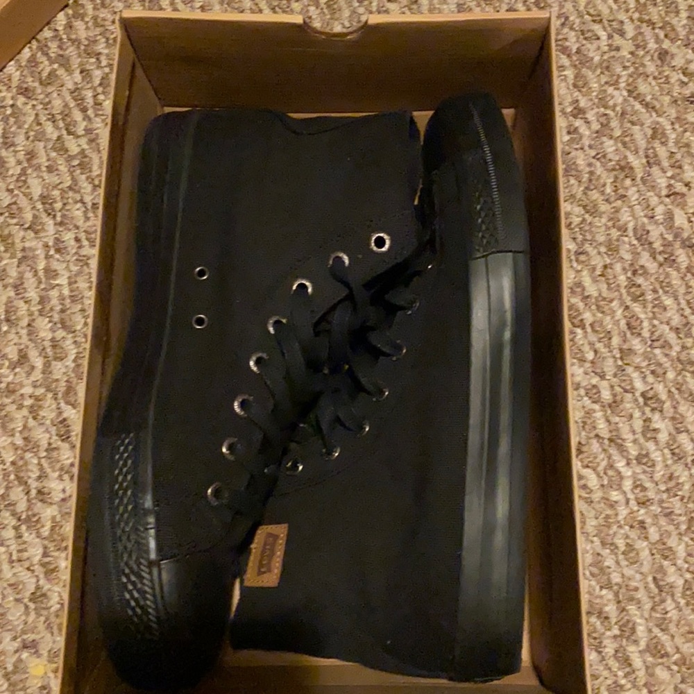 Levi’s sneakers all black Size 11
